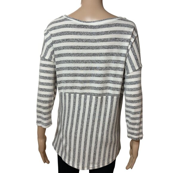 W5 Grey White Striped Shirt Size Medium - Picture 3 of 3